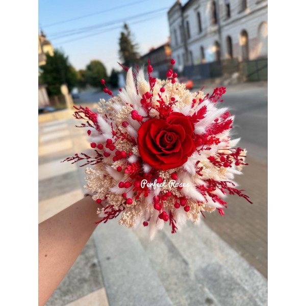 Buchet roșu trandafir...